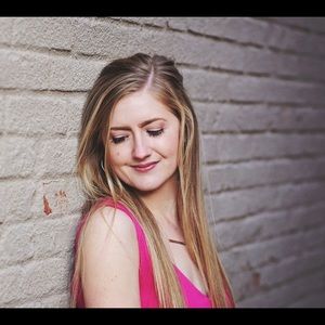 Meet your Posher, Caitlin